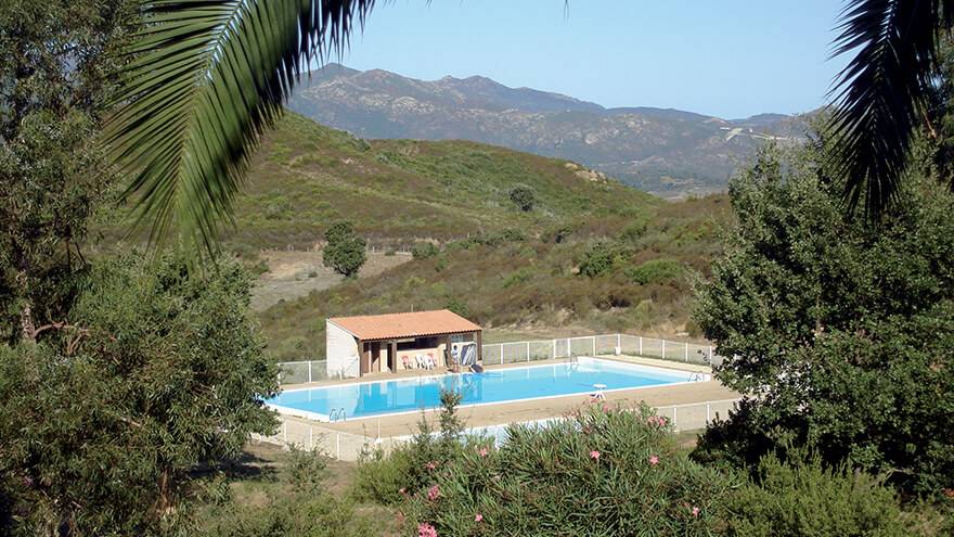 Piscine extérieure d'été