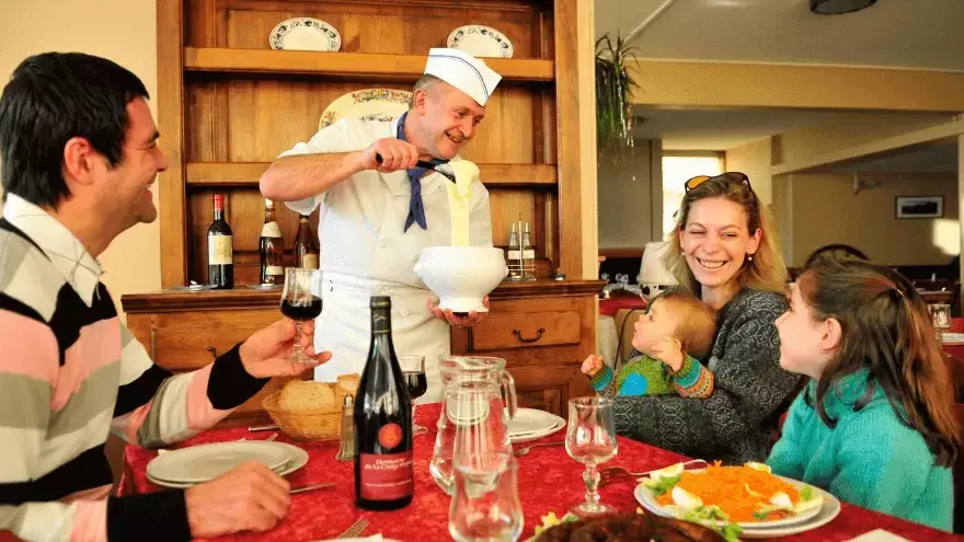 Cuisinier restaurant de VTF Domaine des Puys