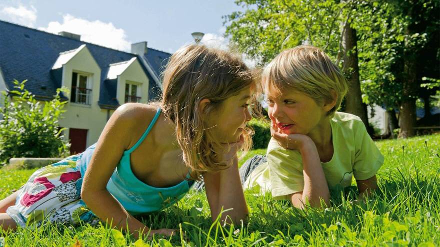 Enfants en vacances avec club enfants compris