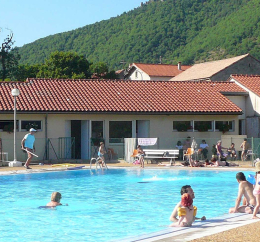 Piscine du village vacances Le Roc Nantais