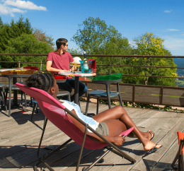 Terrasse détente en vacances d'été