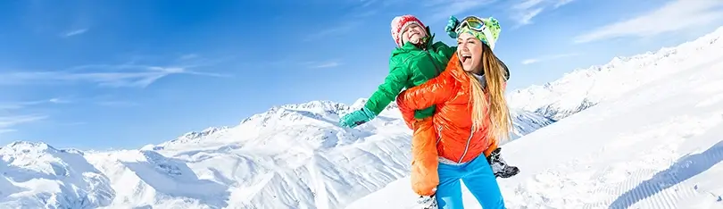 Une famille en vacances en Hiver